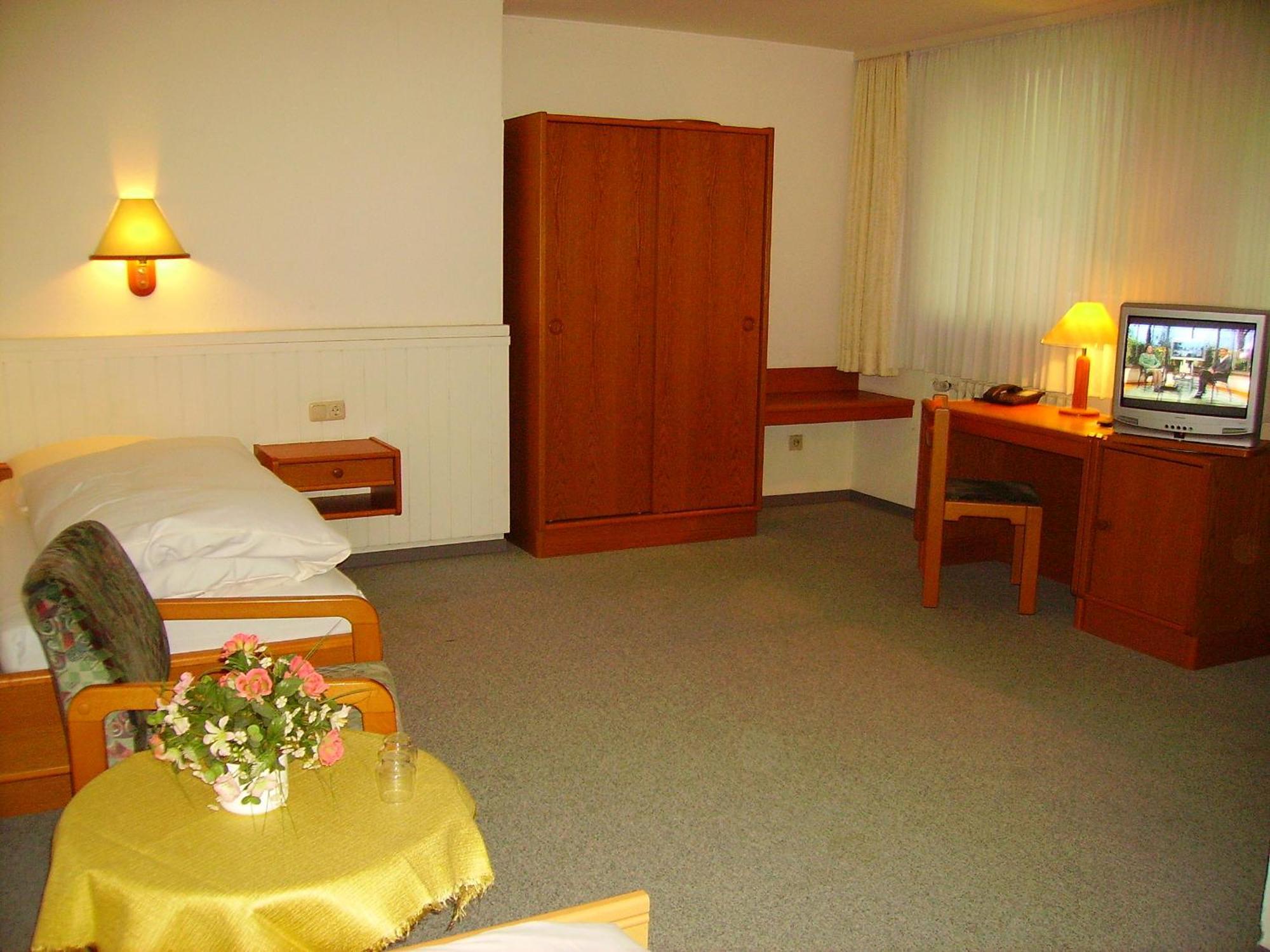 Hotel An Der Hauptallee บัดเพอร์ทอนท์ ภายนอก รูปภาพ